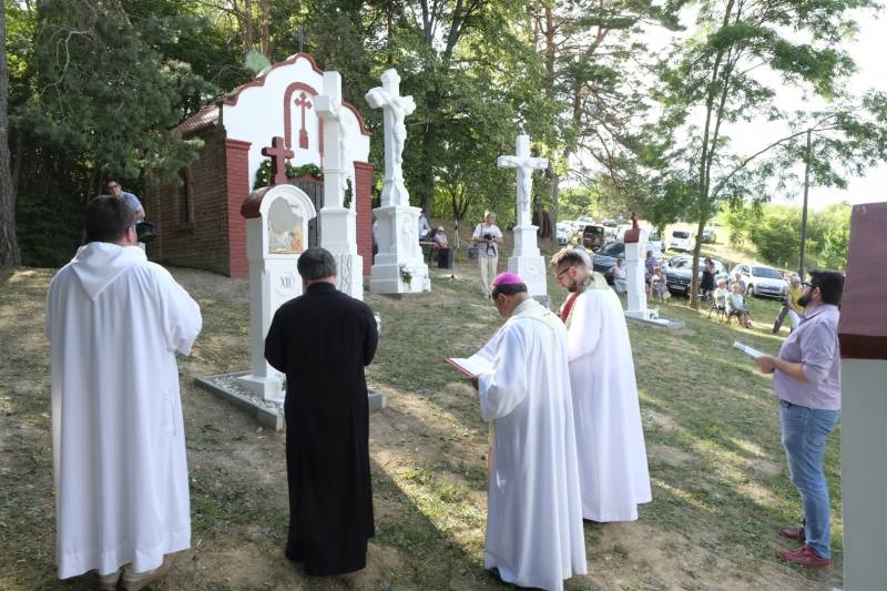 2021.06.30_Gödre felújított kálvária (68).JPG